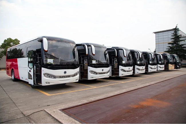 適配無界，實(shí)力出圈！申龍商用車以創(chuàng)新技術(shù)征服全球復(fù)雜環(huán)境